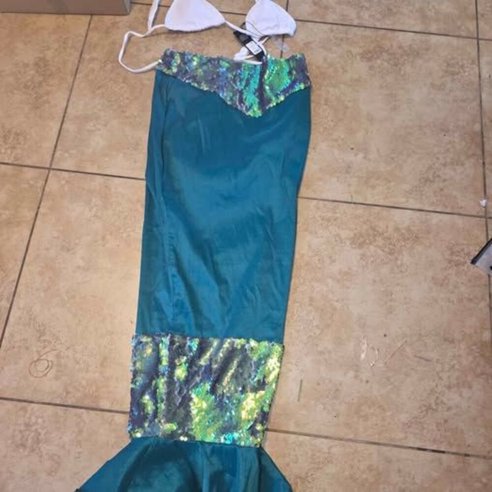 Mermaid costume size medium Halloween shirt medium skirts large